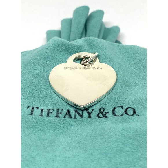 Large Return to Tiffany Etched Heart and Arrow Pendant, Necklace Sterling Silver - Picture 9 of 12